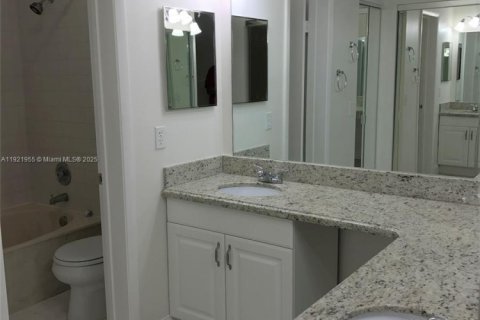 Townhouse in Aventura, Florida 2 bedrooms, 101.82 sq.m. № 1975900 - photo 11