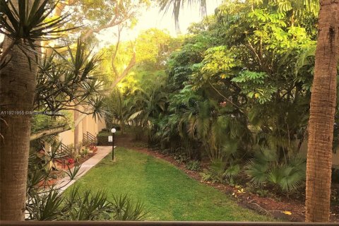 Townhouse in Aventura, Florida 2 bedrooms, 101.82 sq.m. № 1975900 - photo 2