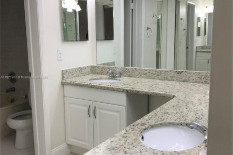 Townhouse in Aventura, Florida 2 bedrooms, 101.82 sq.m. № 1975900 - photo 10