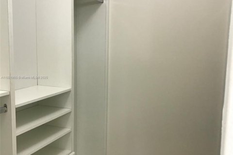 Townhouse in Aventura, Florida 2 bedrooms, 101.82 sq.m. № 1975900 - photo 13