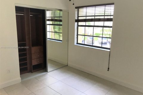 Townhouse in Aventura, Florida 2 bedrooms, 101.82 sq.m. № 1975900 - photo 14