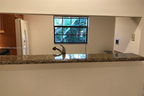 Townhouse in Aventura, Florida 2 bedrooms, 101.82 sq.m. № 1975900 - photo 8