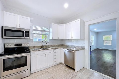 Casa en alquiler en Tampa, Florida, 2 dormitorios, 94.39 m2 № 1886391 - foto 4