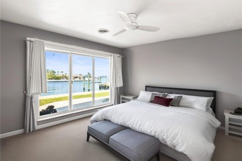 House in Saint Pete Beach, Florida 3 bedrooms, 218.32 sq.m. № 1687144 - photo 25