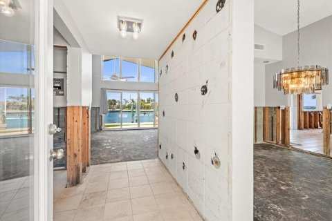 House in Saint Pete Beach, Florida 3 bedrooms, 218.32 sq.m. № 1687144 - photo 7
