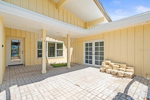 House in Saint Pete Beach, Florida 3 bedrooms, 218.32 sq.m. № 1687144 - photo 4