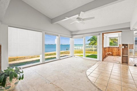 House in Saint Pete Beach, Florida 3 bedrooms, 218.32 sq.m. № 1687144 - photo 20