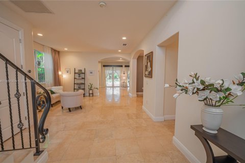 Villa ou maison à vendre à Miami, Floride: 5 chambres, 352.1 m2 № 1871479 - photo 6