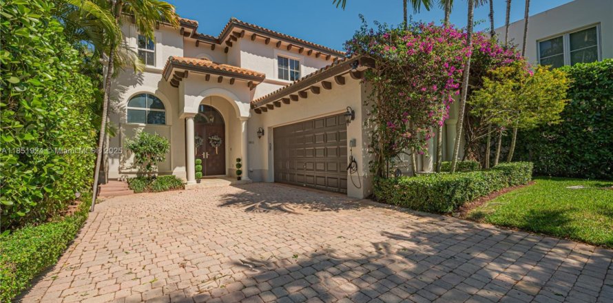 Villa ou maison à Miami, Floride 5 chambres, 352.1 m2 № 1871479