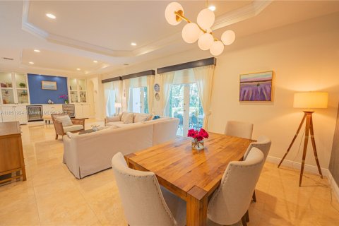 Villa ou maison à vendre à Miami, Floride: 5 chambres, 352.1 m2 № 1871479 - photo 20