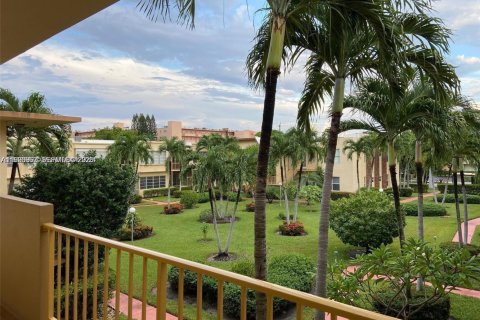 Кондоминиум с 1 спальней в Халландейл-Бич, Флорида № 2055700