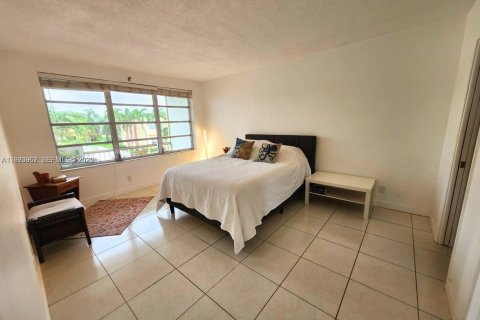 Купить кондоминиум в Халландейл-Бич, Флорида 1 спальня, 99.5м2, № 2055700 - фото 10