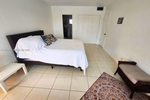 Купить кондоминиум в Халландейл-Бич, Флорида 1 спальня, 99.5м2, № 2055700 - фото 9