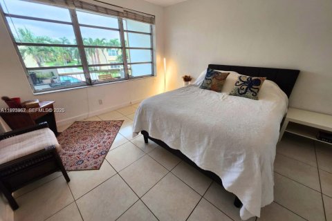 Купить кондоминиум в Халландейл-Бич, Флорида 1 спальня, 99.5м2, № 2055700 - фото 11