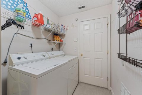 Villa ou maison à vendre à Oviedo, Floride: 4 chambres, 190.64 m2 № 2407085 - photo 18