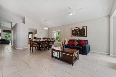 Villa ou maison à vendre à Oviedo, Floride: 4 chambres, 190.64 m2 № 2407085 - photo 3