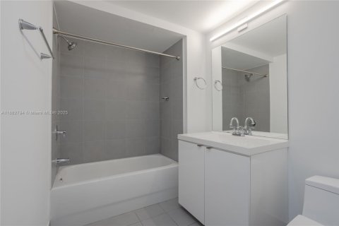 Купить кондоминиум в Майами, Флорида 2 спальни, 102.1м2, № 1983351 - фото 17