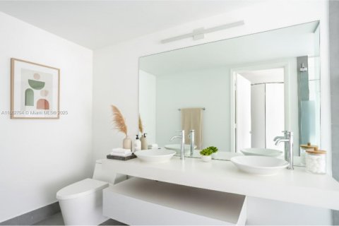Купить кондоминиум в Майами, Флорида 2 спальни, 102.1м2, № 1983351 - фото 11