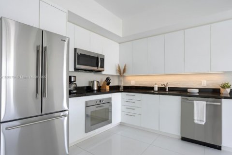 Купить кондоминиум в Майами, Флорида 2 спальни, 102.1м2, № 1983351 - фото 2