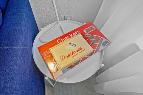 House in Miami, Florida 5 bedrooms, 141.21 sq.m. № 1958987 - photo 17