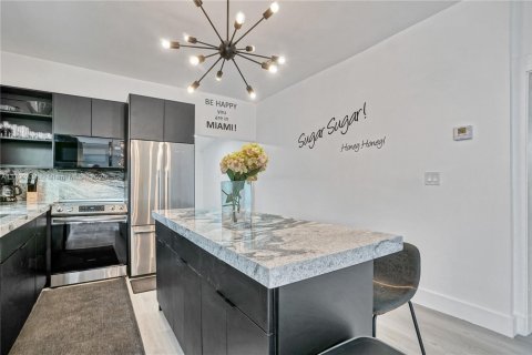 House in Miami, Florida 5 bedrooms, 141.21 sq.m. № 1958987 - photo 19