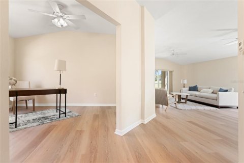 House in Wesley Chapel, Florida 3 bedrooms, 167.04 sq.m. № 1586479 - photo 8