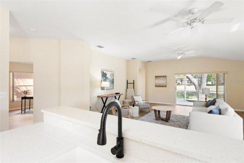 House in Wesley Chapel, Florida 3 bedrooms, 167.04 sq.m. № 1586479 - photo 13