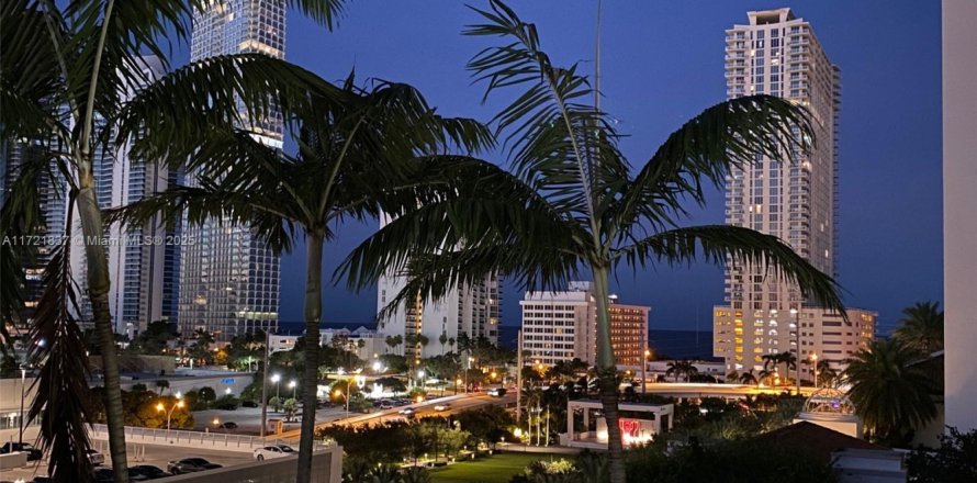 Condo à Sunny Isles Beach, Floride, 3 chambres  № 1961895
