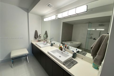 Copropriété à louer à Sunny Isles Beach, Floride: 3 chambres, 141.58 m2 № 1961895 - photo 12