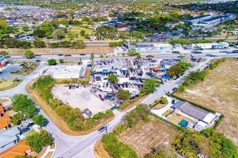 Propiedad comercial en venta en Miami, Florida № 2055247 - foto 9
