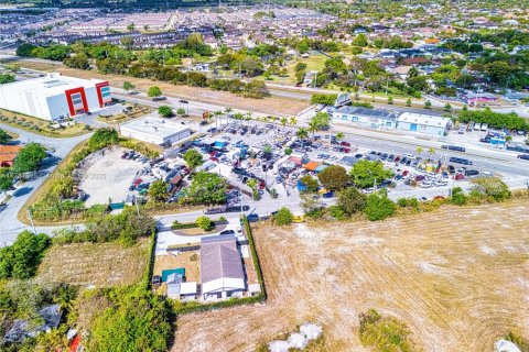 Propiedad comercial en venta en Miami, Florida № 2055247 - foto 10