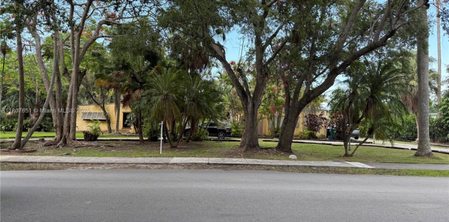 Terreno en Pinecrest, Florida № 1746024