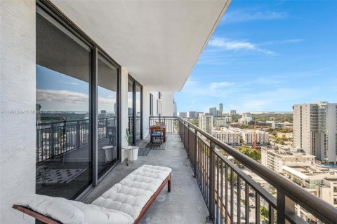 Copropriété à vendre à Miami, Floride: 1 chambre, 76.09 m2 № 1954213 - photo 2