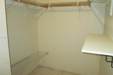 Купить кондоминиум в Хайалиа, Флорида 1 спальня, 54.81м2, № 1982708 - фото 10