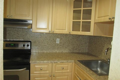 Купить кондоминиум в Хайалиа, Флорида 1 спальня, 54.81м2, № 1982708 - фото 1