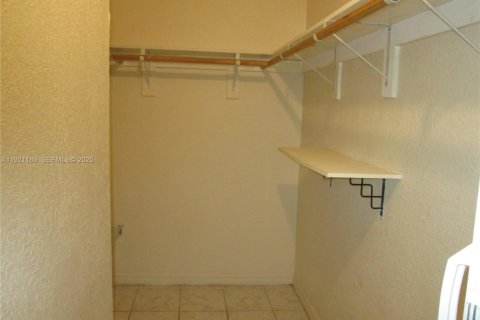 Купить кондоминиум в Хайалиа, Флорида 1 спальня, 54.81м2, № 1982708 - фото 9