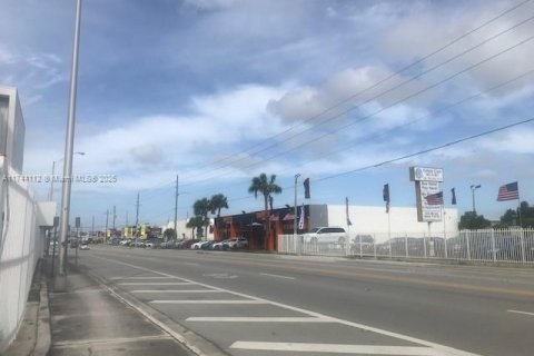 Commercial property in Miami, Florida № 1710229 - photo 17