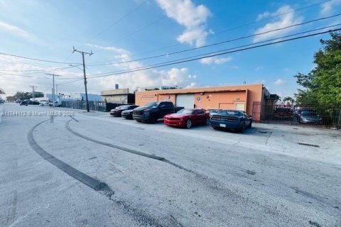 Commercial property in Miami, Florida № 1710229 - photo 4