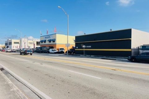 Commercial property in Miami, Florida № 1710229 - photo 9