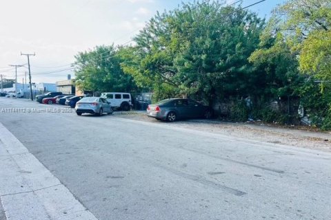 Commercial property in Miami, Florida № 1710229 - photo 14