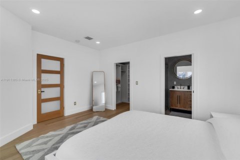House in Miami, Florida 3 bedrooms, 144.56 sq.m. № 2013375 - photo 13