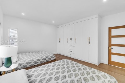 House in Miami, Florida 3 bedrooms, 144.56 sq.m. № 2013375 - photo 19