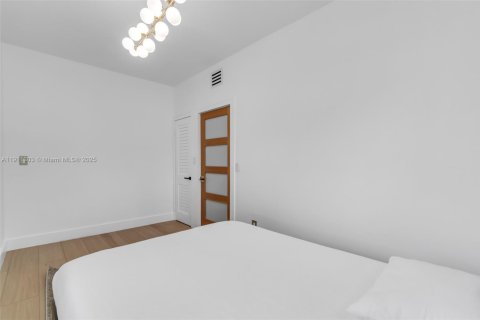 House in Miami, Florida 3 bedrooms, 144.56 sq.m. № 2013375 - photo 22