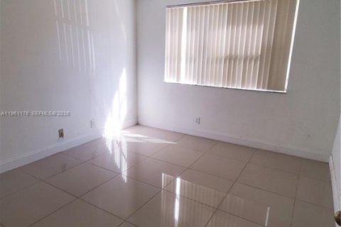 Condominio en venta en Coral Springs, Florida, 2 dormitorios, 91.42 m2 № 2022025 - foto 14