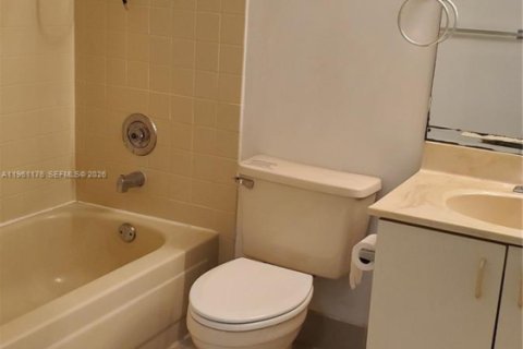 Condominio en venta en Coral Springs, Florida, 2 dormitorios, 91.42 m2 № 2022025 - foto 12