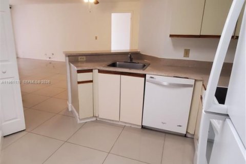 Condominio en venta en Coral Springs, Florida, 2 dormitorios, 91.42 m2 № 2022025 - foto 10