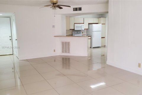 Condominio en venta en Coral Springs, Florida, 2 dormitorios, 91.42 m2 № 2022025 - foto 13
