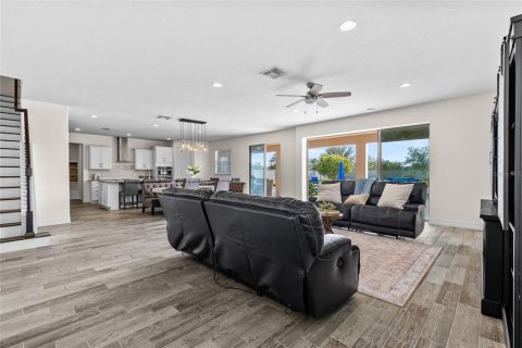 Casa en venta en Orlando, Florida, 5 dormitorios, 378.58 m2 № 2196605 - foto 8