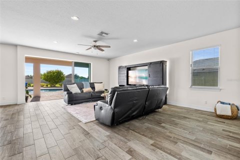 Casa en venta en Orlando, Florida, 5 dormitorios, 378.58 m2 № 2196605 - foto 7