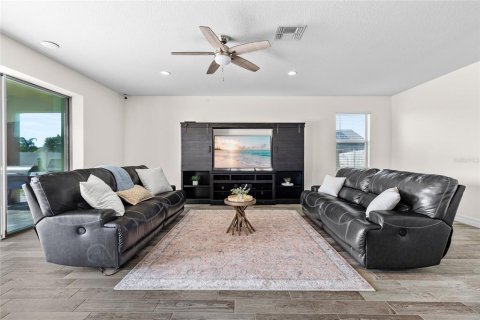 Casa en venta en Orlando, Florida, 5 dormitorios, 378.58 m2 № 2196605 - foto 6